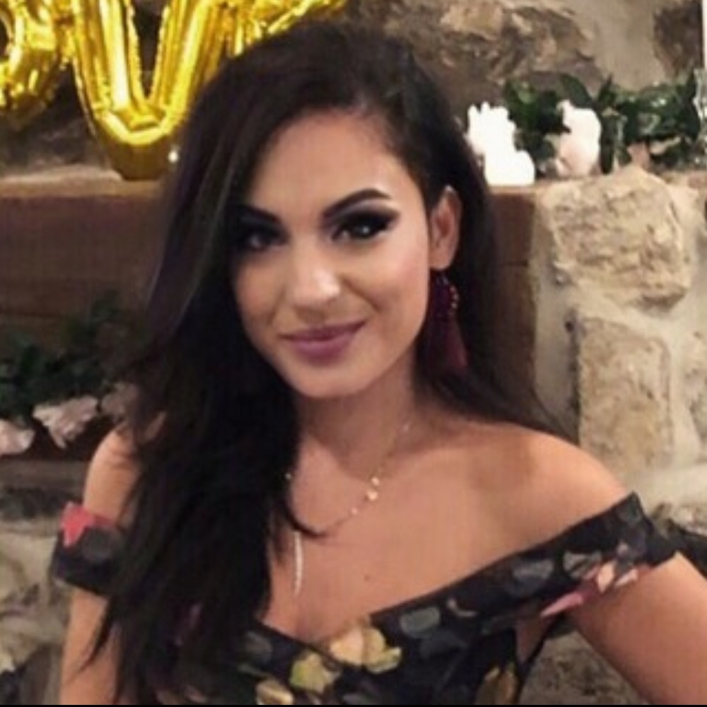 Meet your Posher, Desi